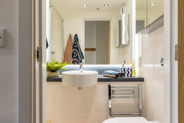 Classic Plus En Suite at Bridge House, 180 Old Dumbarton Road, City Centre, Glasgow, G38QB - Image 4